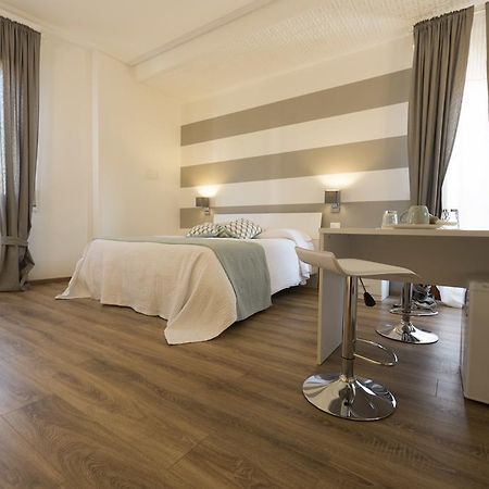 Suite Simonetta Sarzana Luaran gambar
