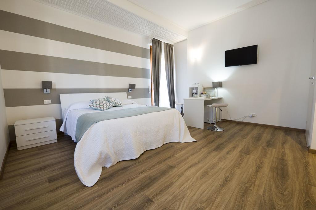 Suite Simonetta Sarzana Luaran gambar