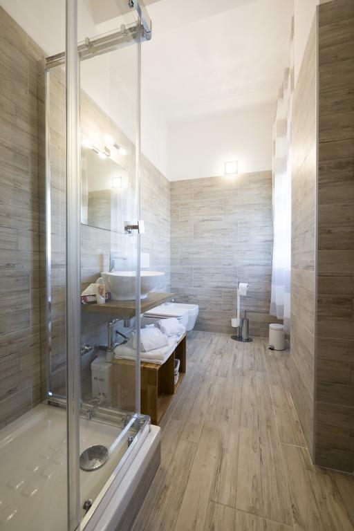 Suite Simonetta Sarzana Luaran gambar