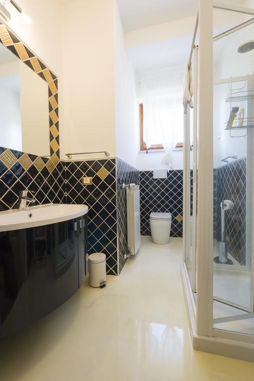 Suite Simonetta Sarzana Luaran gambar