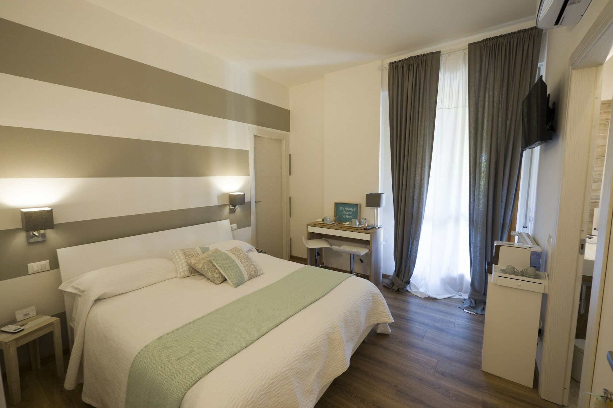 Suite Simonetta Sarzana Luaran gambar